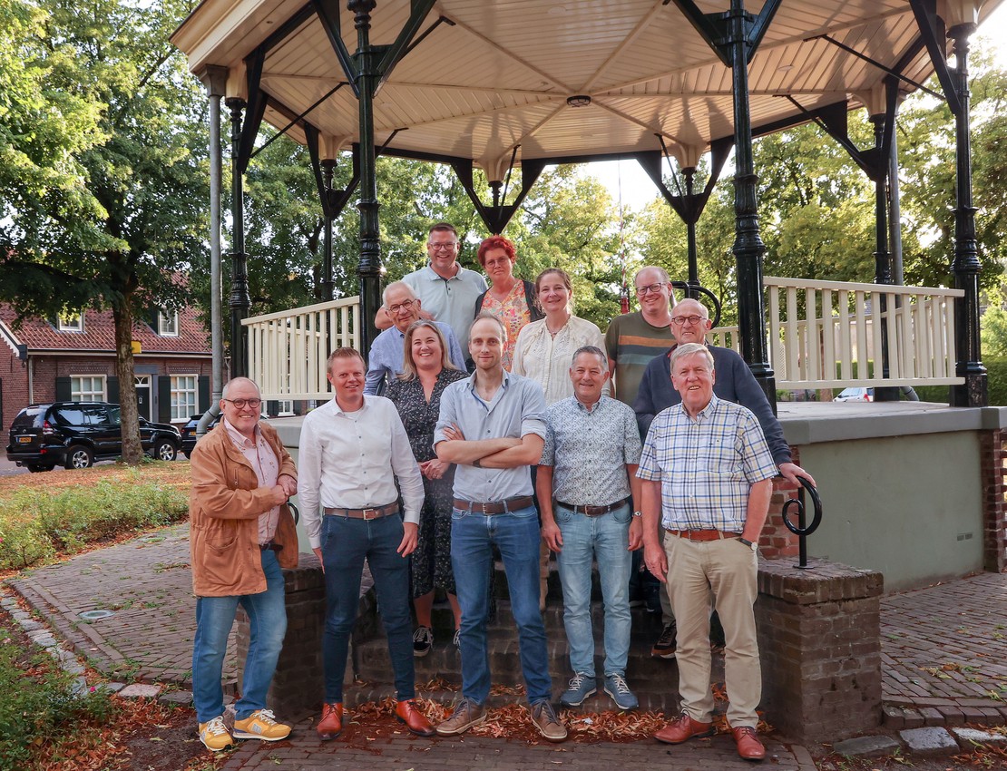 Groepsfoto bestuur Dorpsplatform (2025)