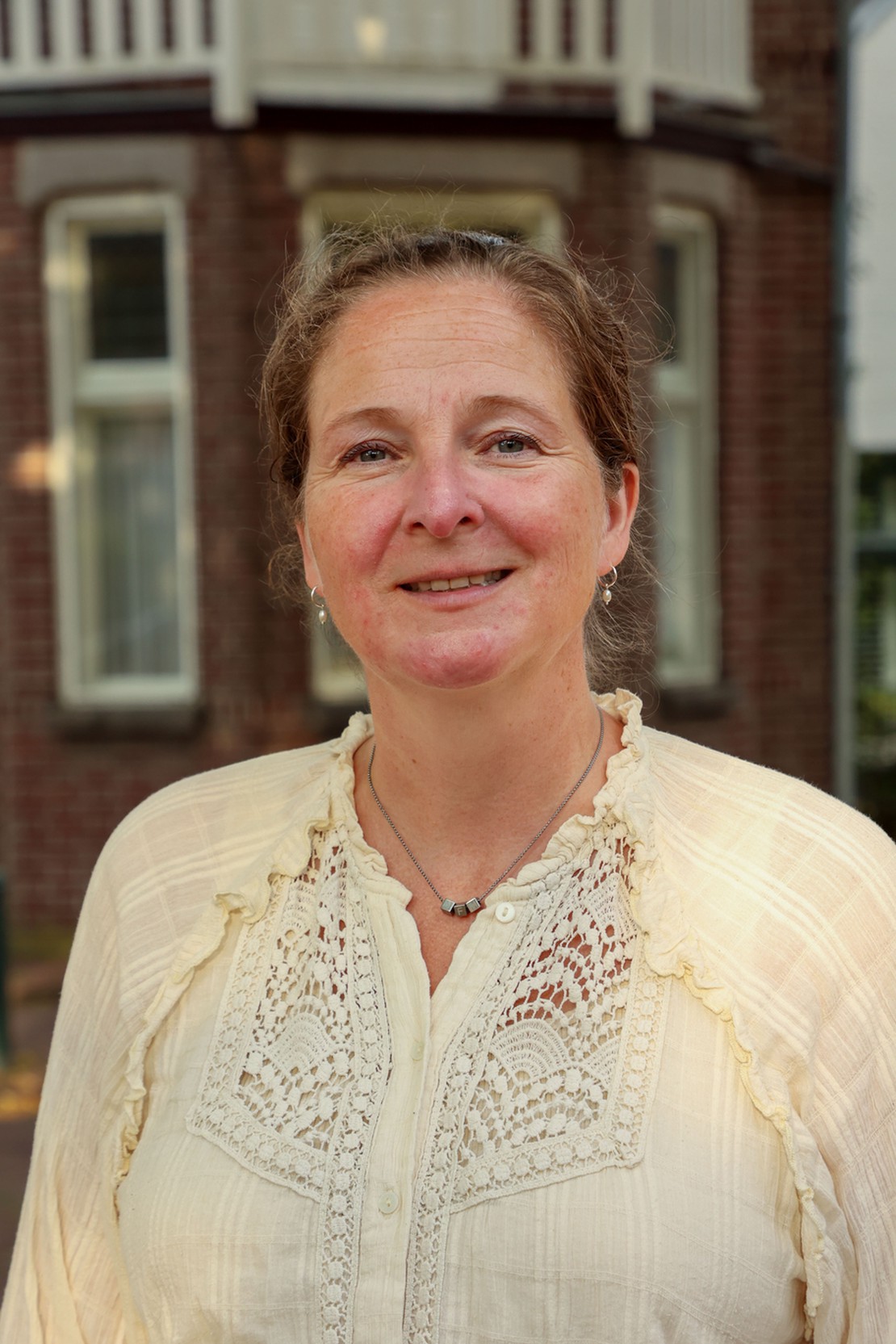 Lorraine McNab